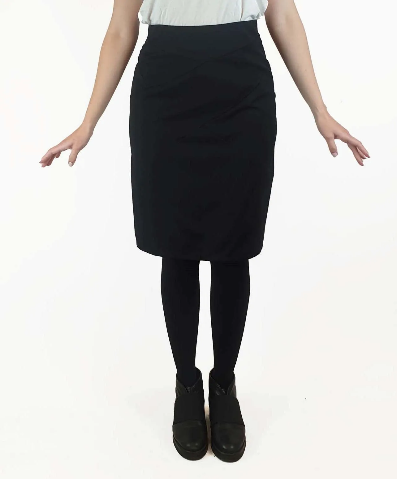Alpha 60 black pencil skirt with cute and understated multi-panels size S (best fits size 10)