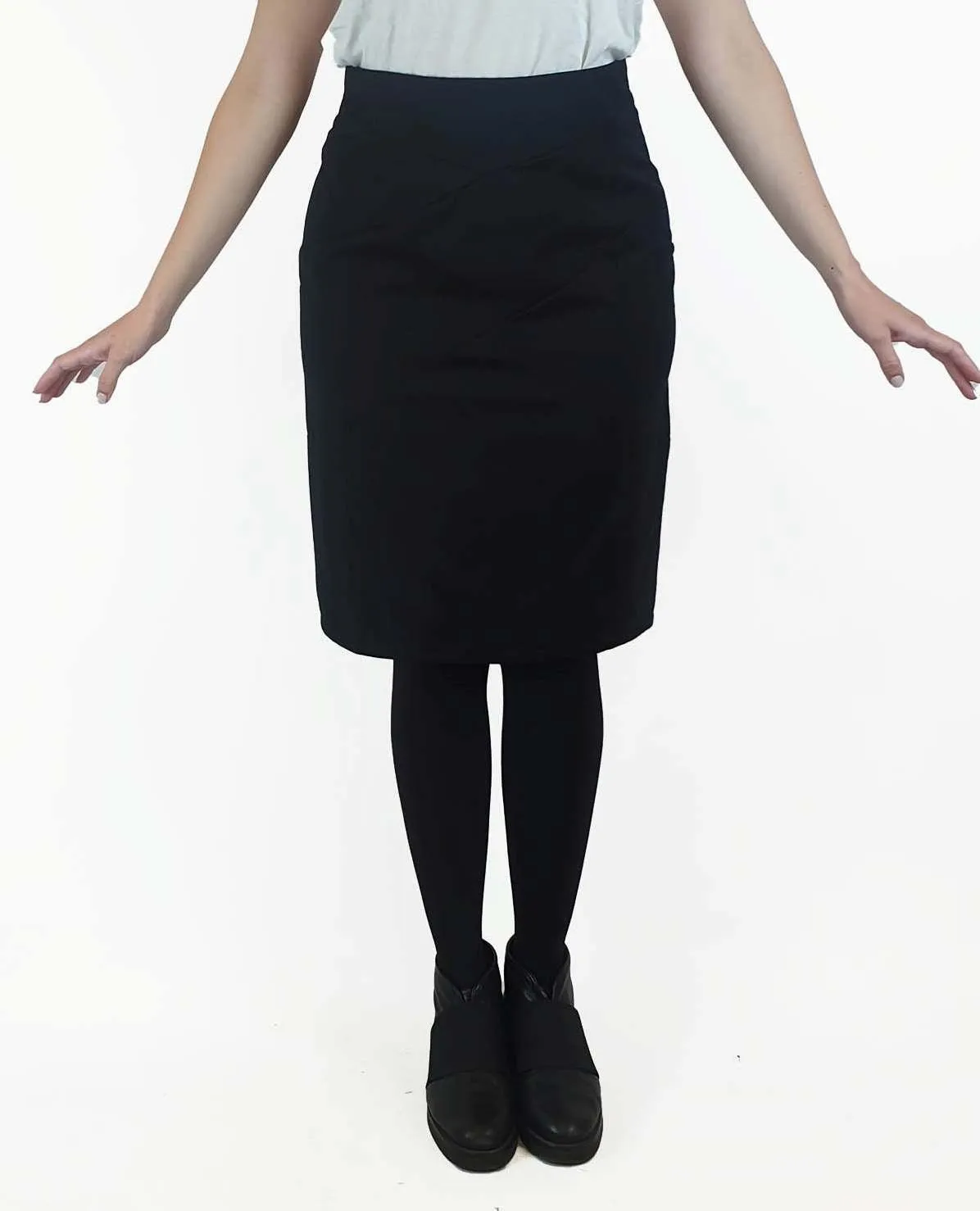 Alpha 60 black pencil skirt with cute and understated multi-panels size S (best fits size 10)