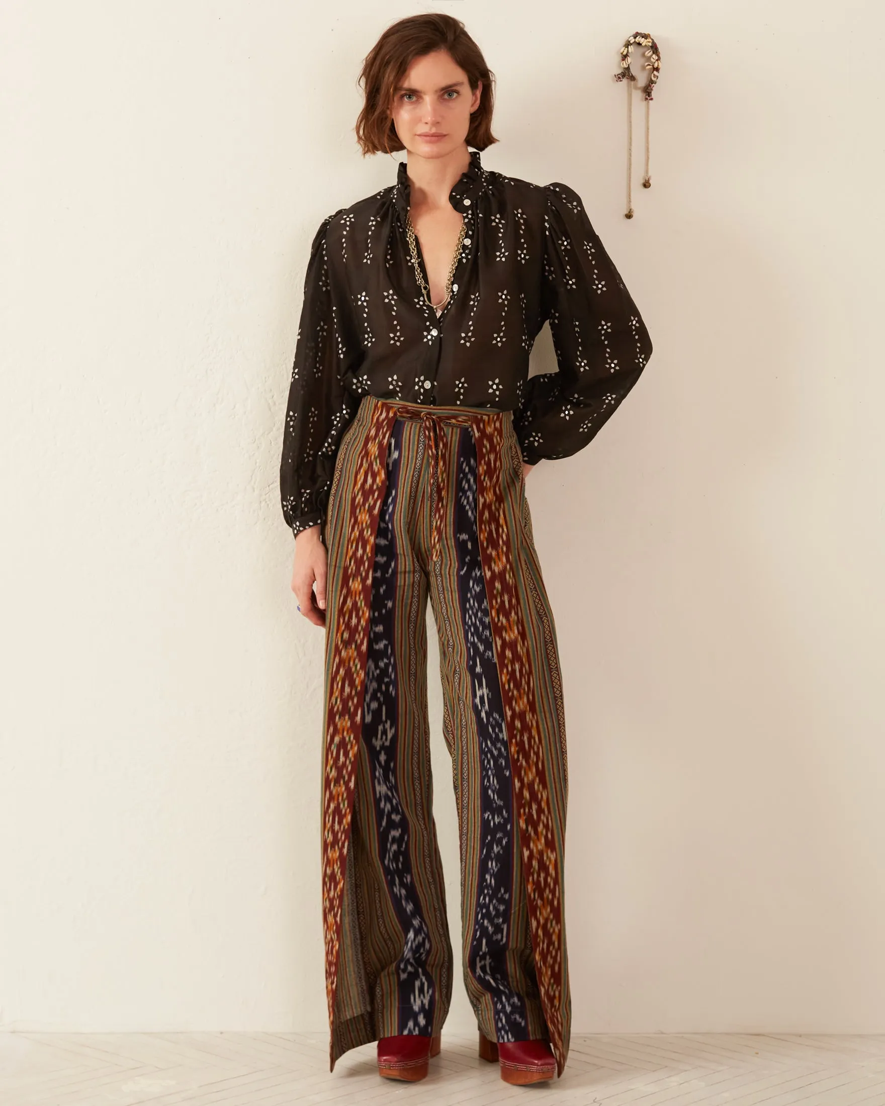 Annabel Black Daisy Shirt