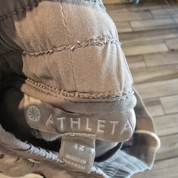 ATHLETA 100% LINEN Bali Gray Shorts 12  175797-04