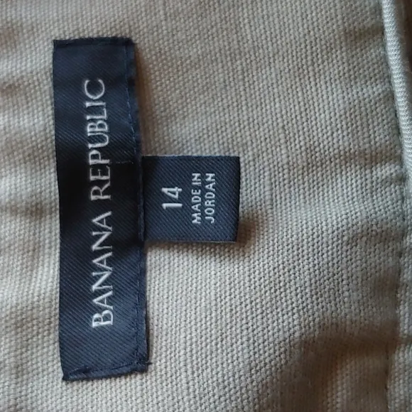 Banana Republic Safari Shorts Sage Green in Women's size 14 Cotton Linen Blend