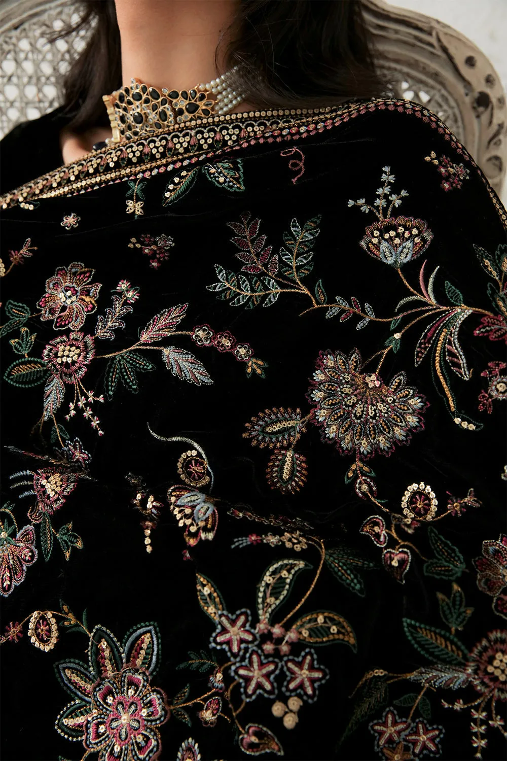 BAROQUE | EMBROIDERED VELVET SHAWL '23 | VS-33