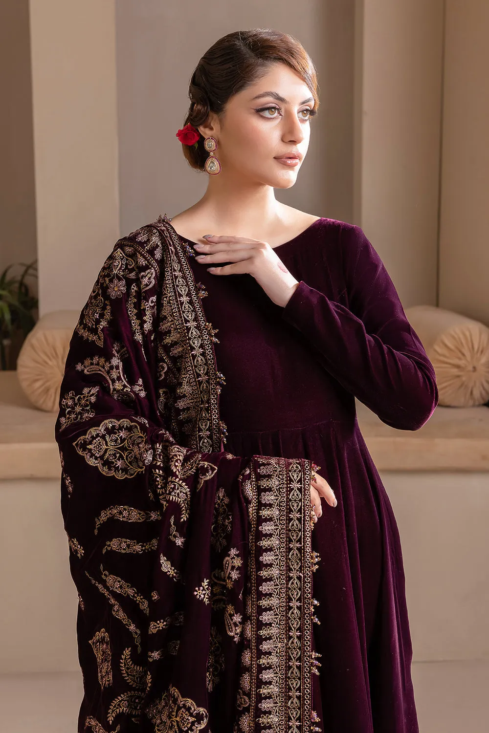BAROQUE | EMBROIDERED VELVET SHAWL '23 | VS-38