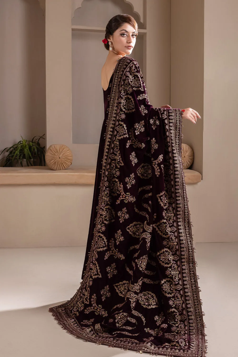 BAROQUE | EMBROIDERED VELVET SHAWL '23 | VS-38