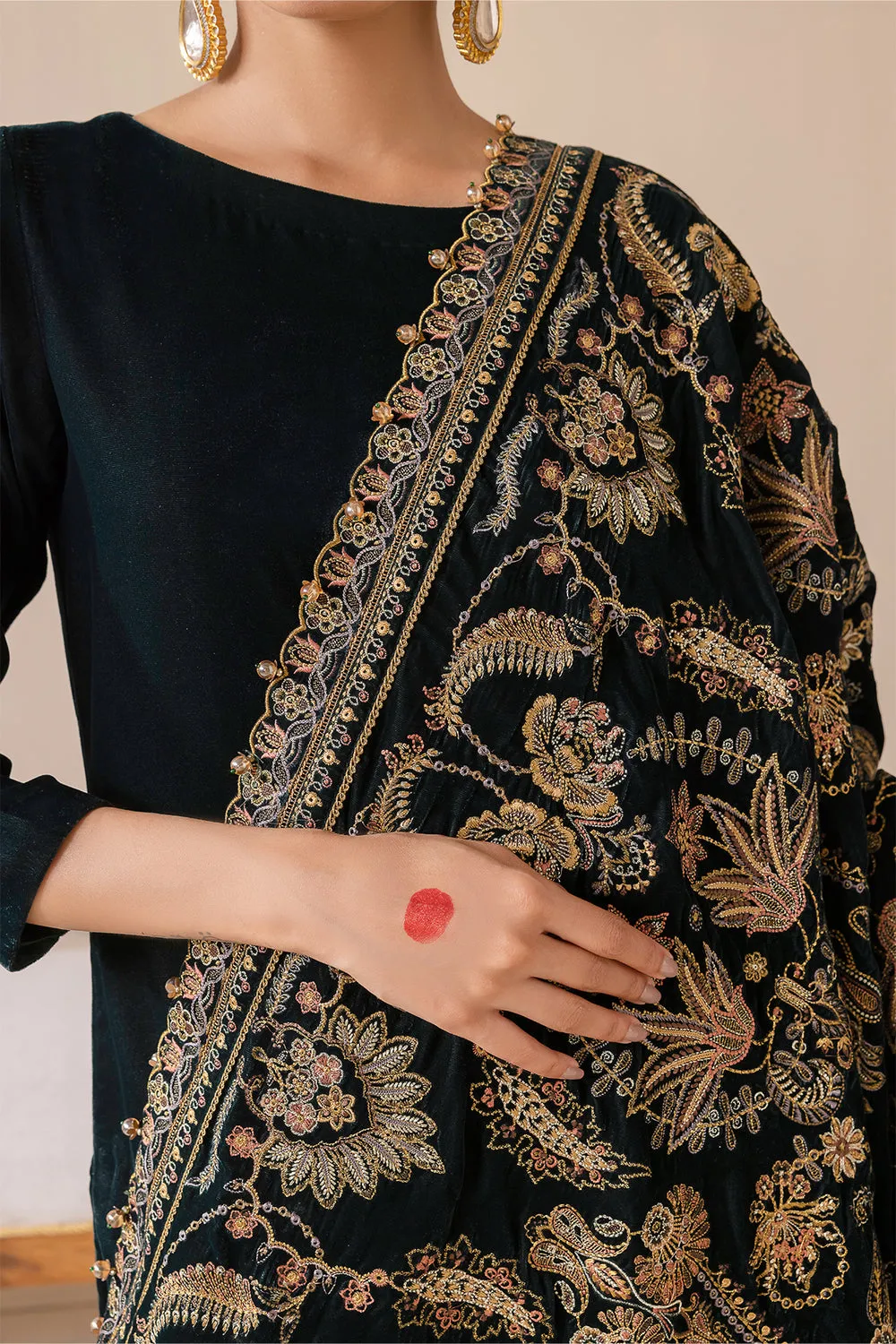 BAROQUE | EMBROIDERED VELVET SHAWL '23 | VS-40