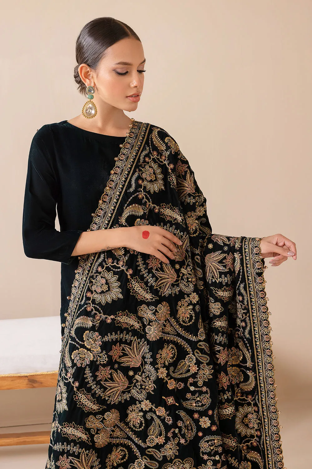 BAROQUE | EMBROIDERED VELVET SHAWL '23 | VS-40