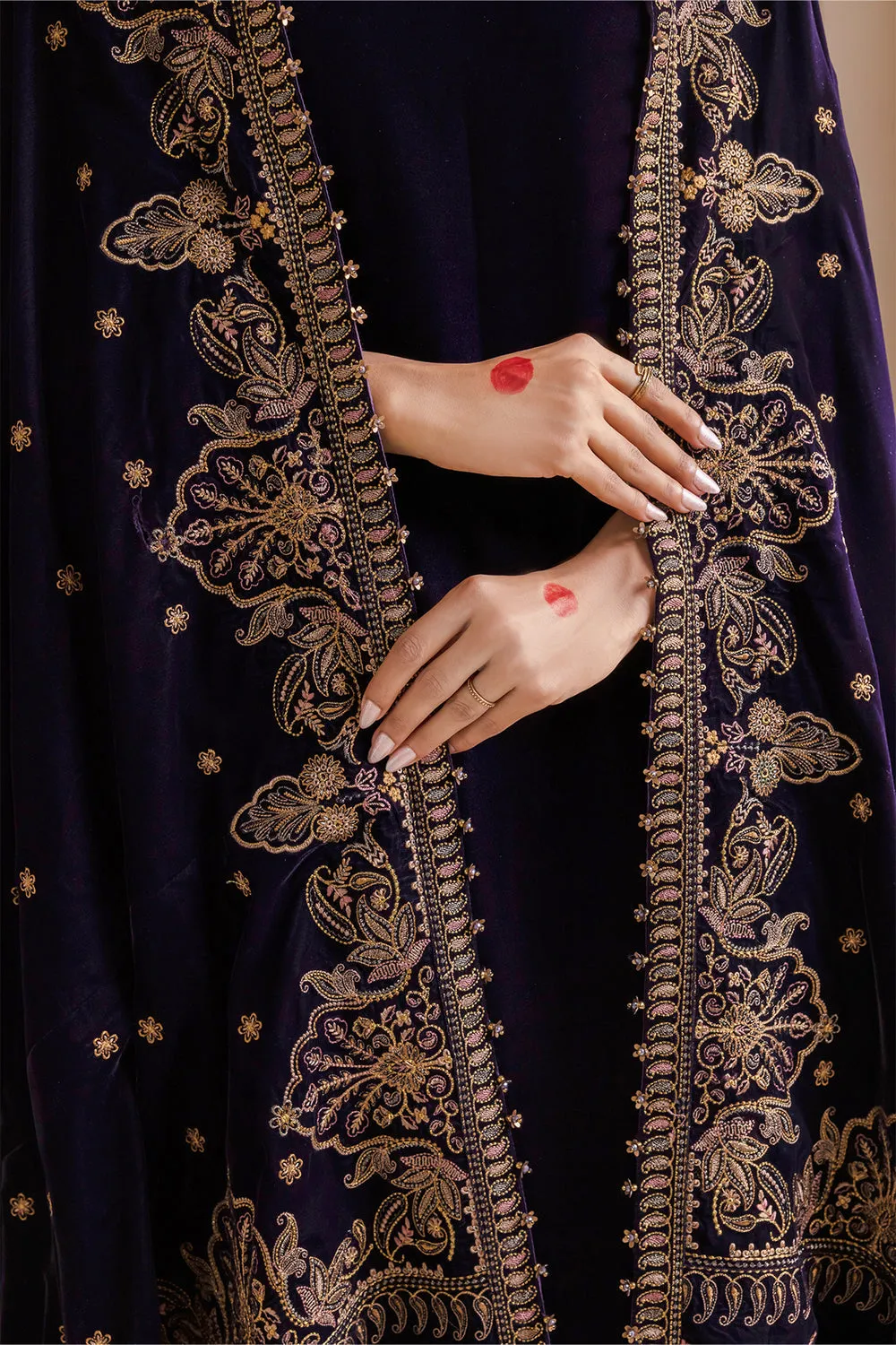 BAROQUE | EMBROIDERED VELVET SHAWL '23 | VS-41