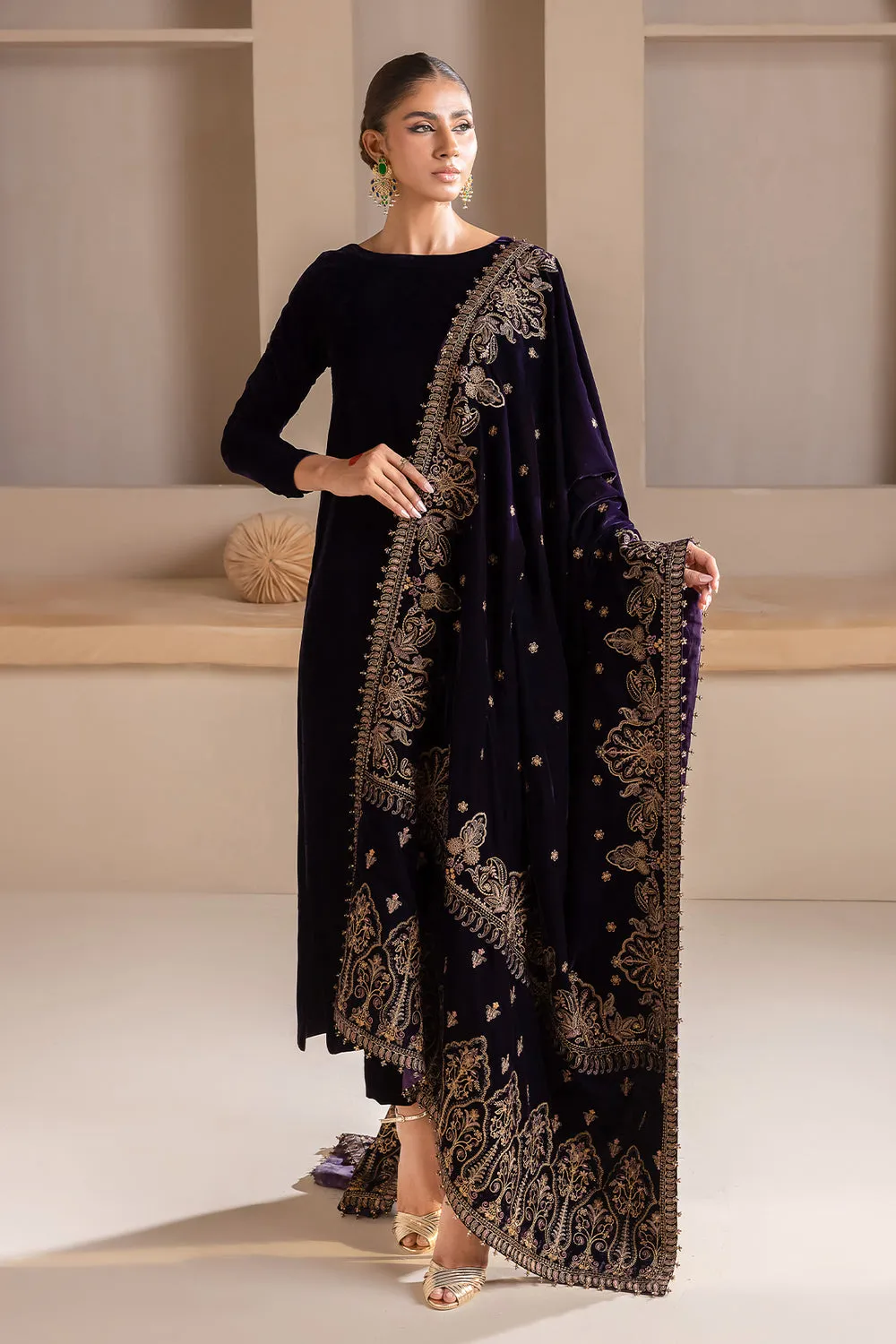 BAROQUE | EMBROIDERED VELVET SHAWL '23 | VS-41