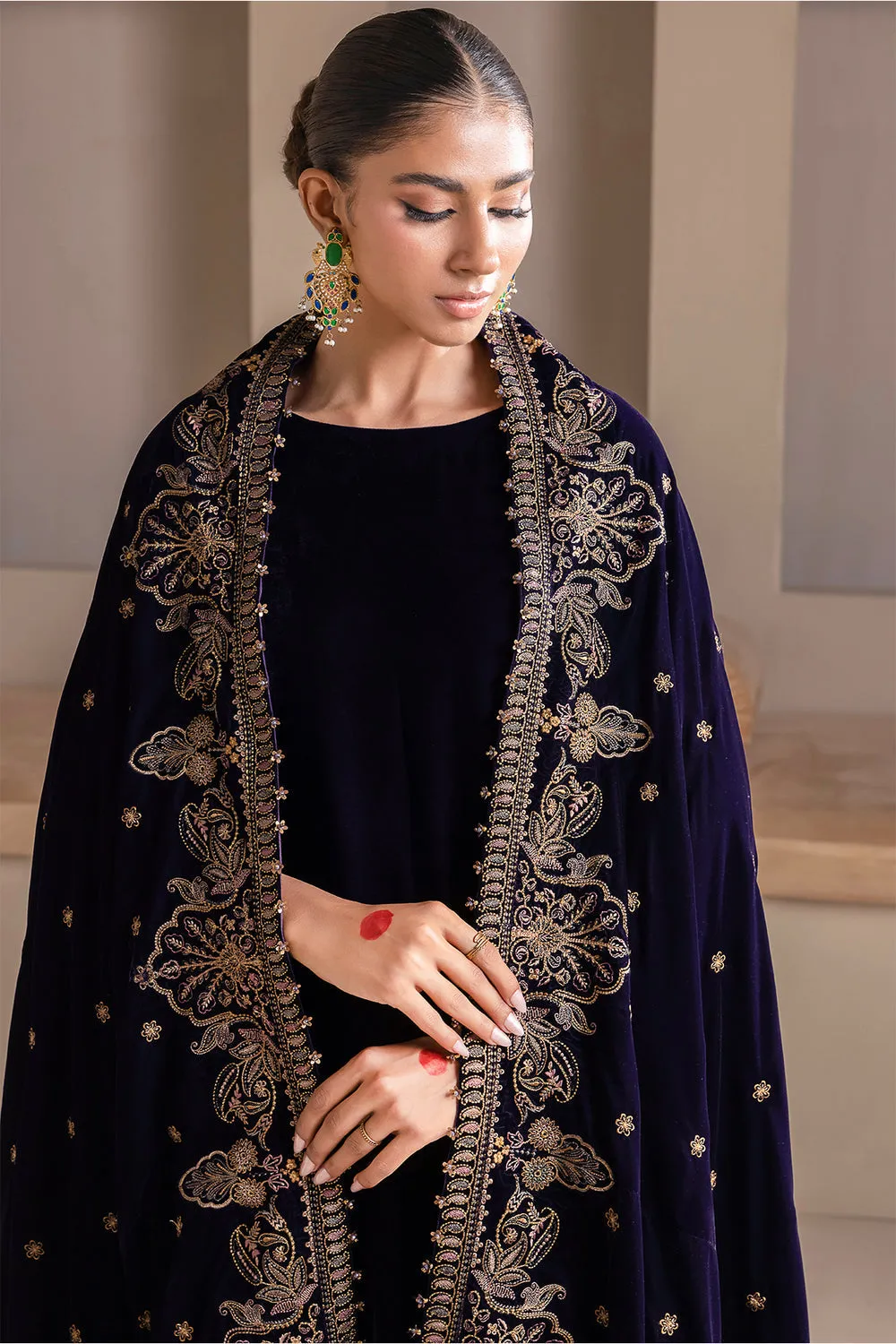 BAROQUE | EMBROIDERED VELVET SHAWL '23 | VS-41
