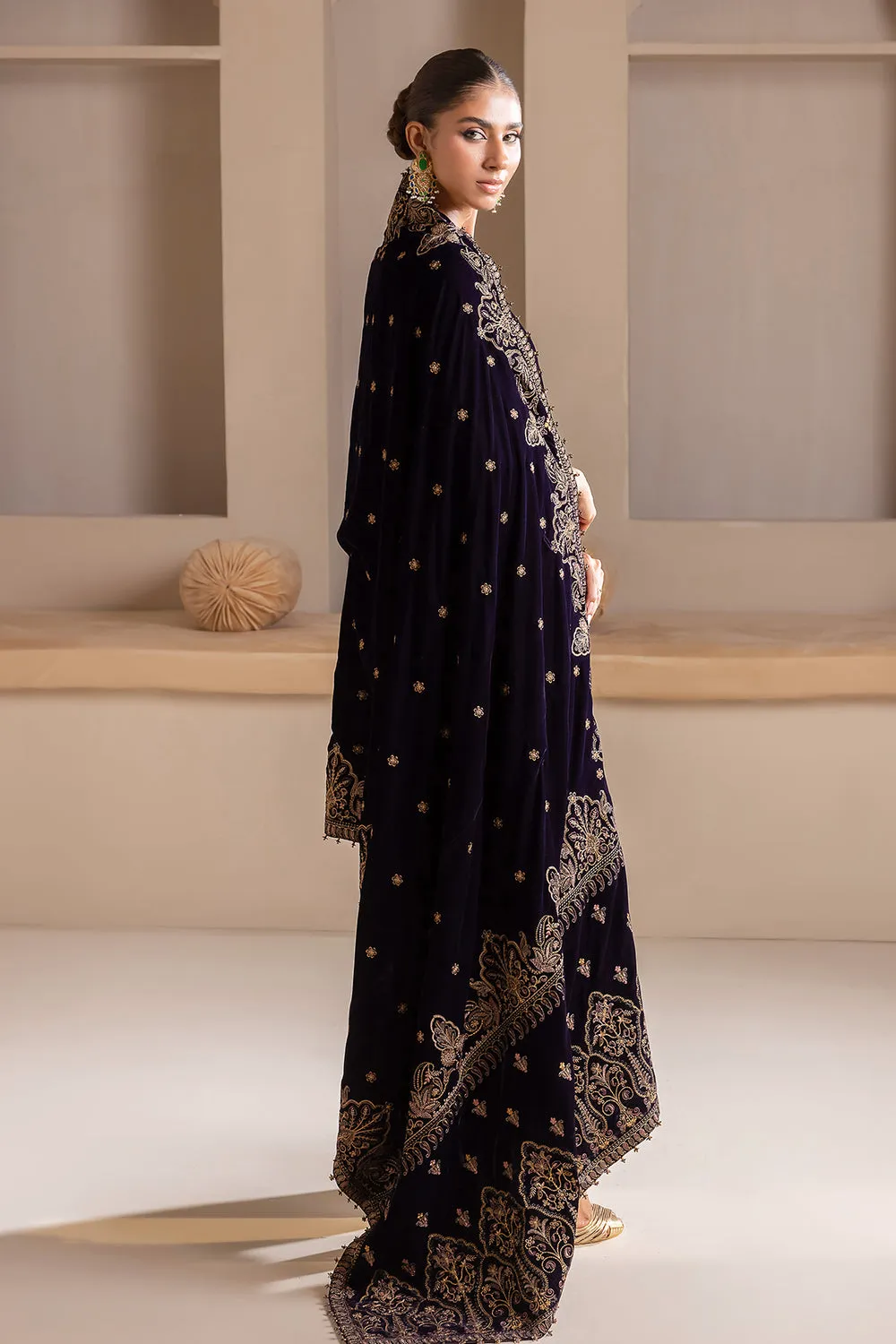 BAROQUE | EMBROIDERED VELVET SHAWL '23 | VS-41