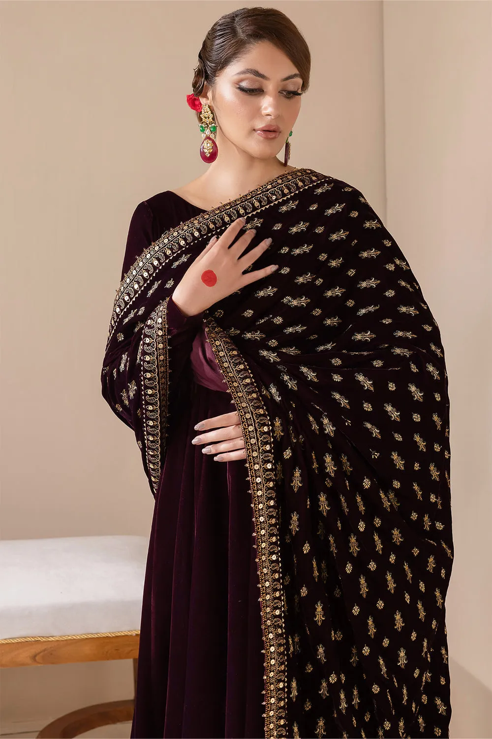 BAROQUE | EMBROIDERED VELVET SHAWL '23 | VS-42