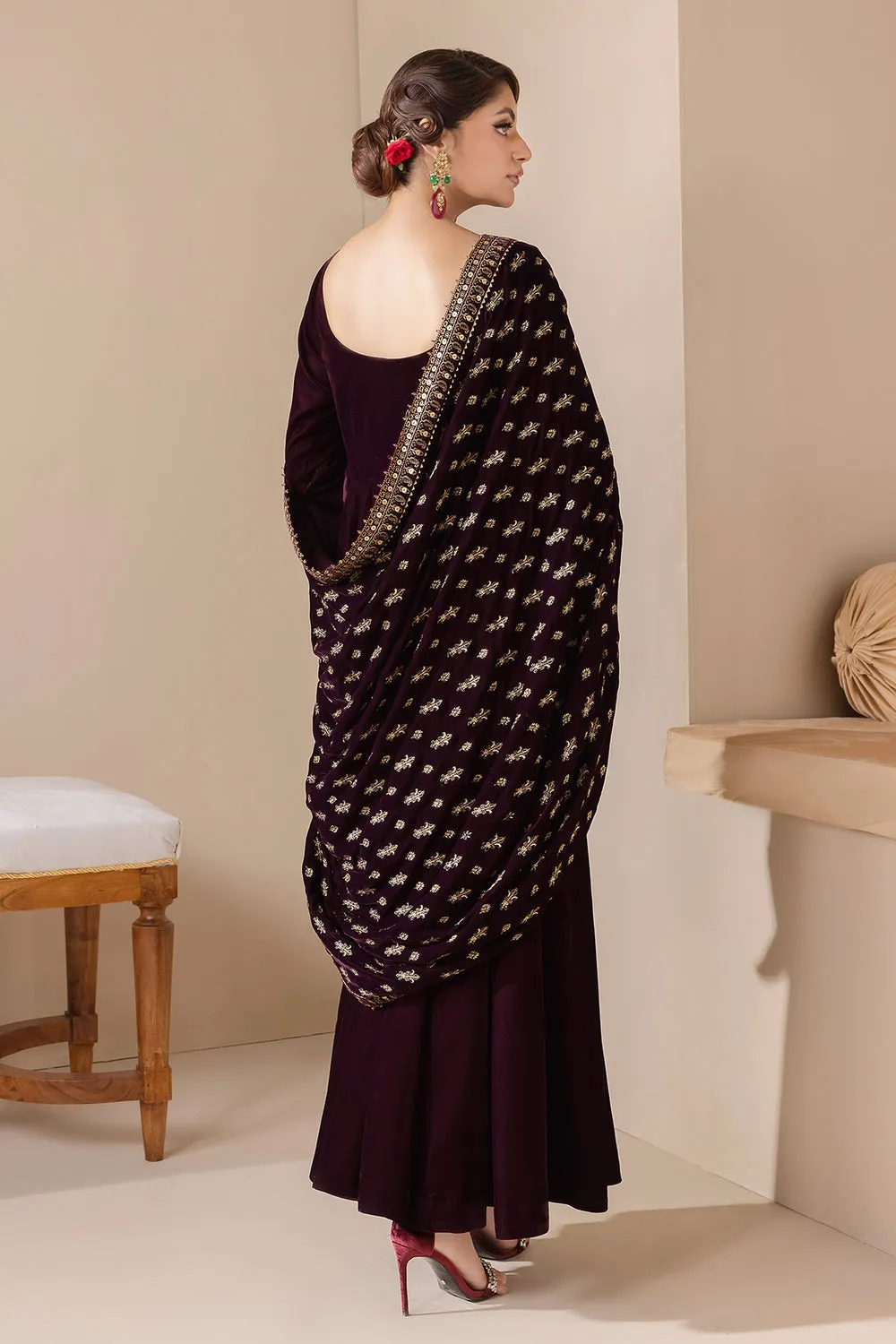 BAROQUE | EMBROIDERED VELVET SHAWL '23 | VS-42