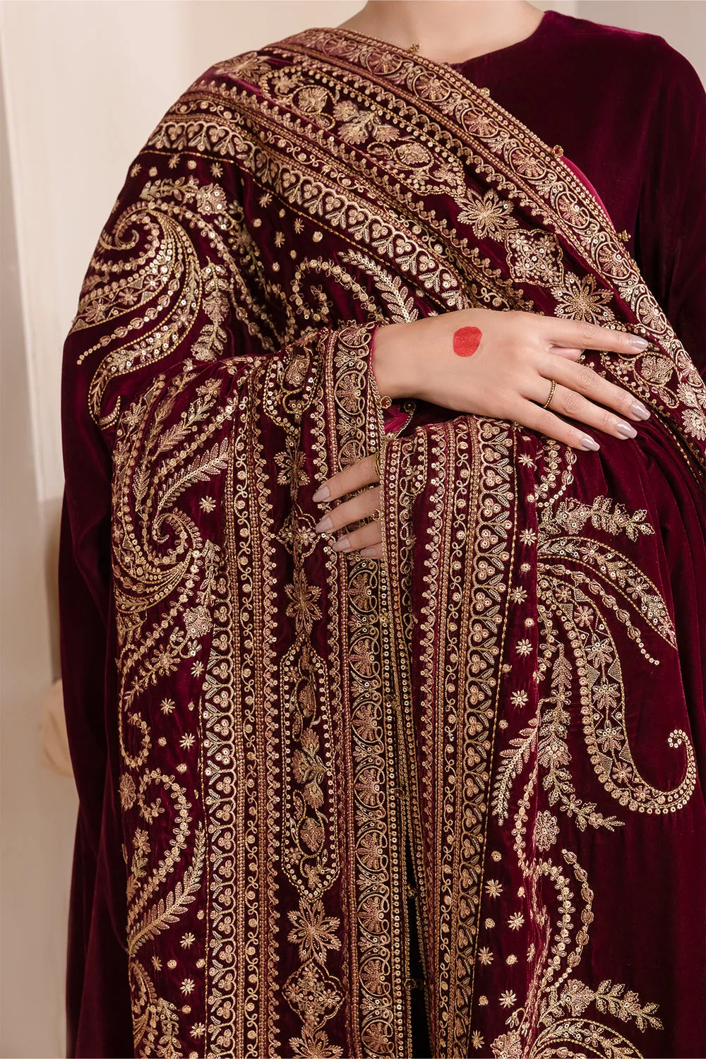 BAROQUE | EMBROIDERED VELVET SHAWL '23 | VS-44