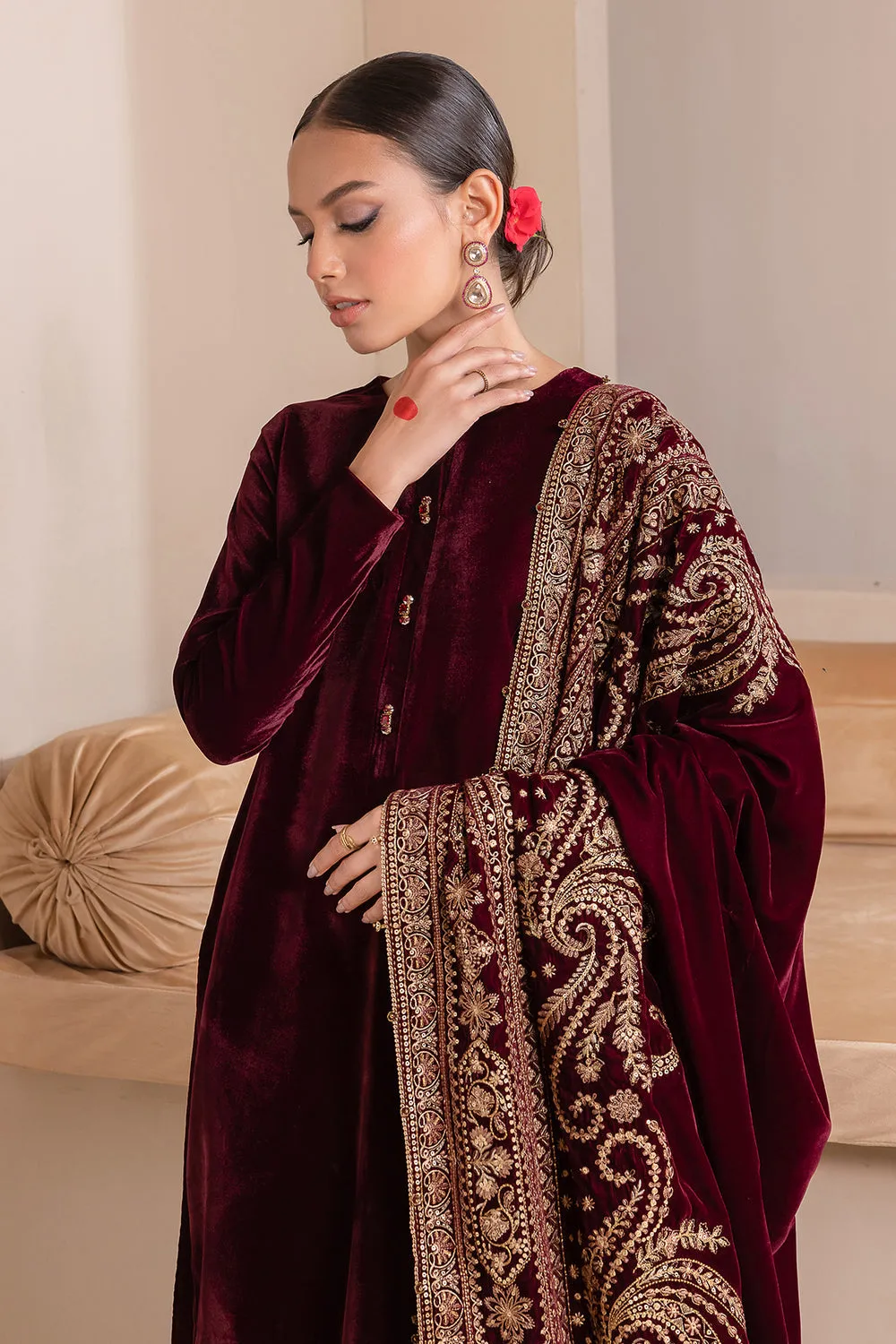 BAROQUE | EMBROIDERED VELVET SHAWL '23 | VS-44