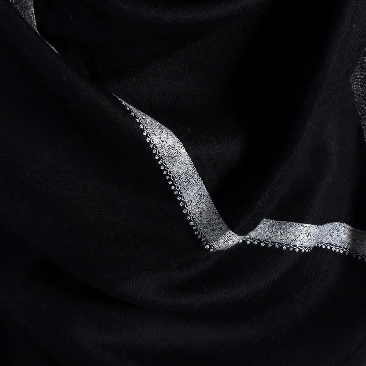 Black sozni Embroidered Hashidaar Pashmina Shawl