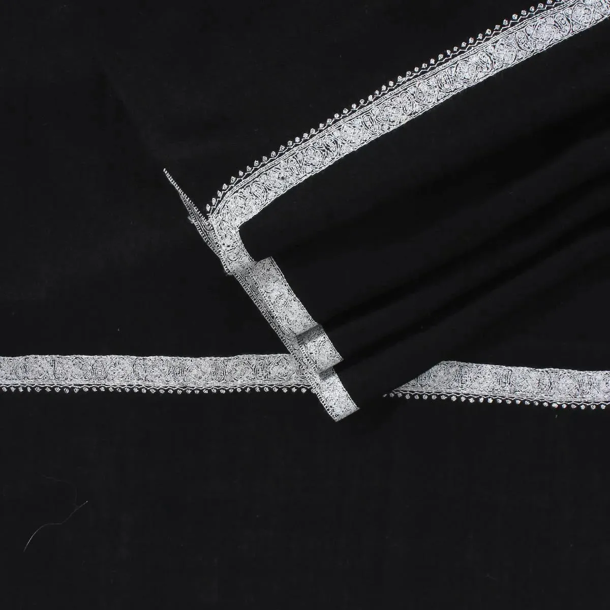 Black sozni Embroidered Hashidaar Pashmina Shawl