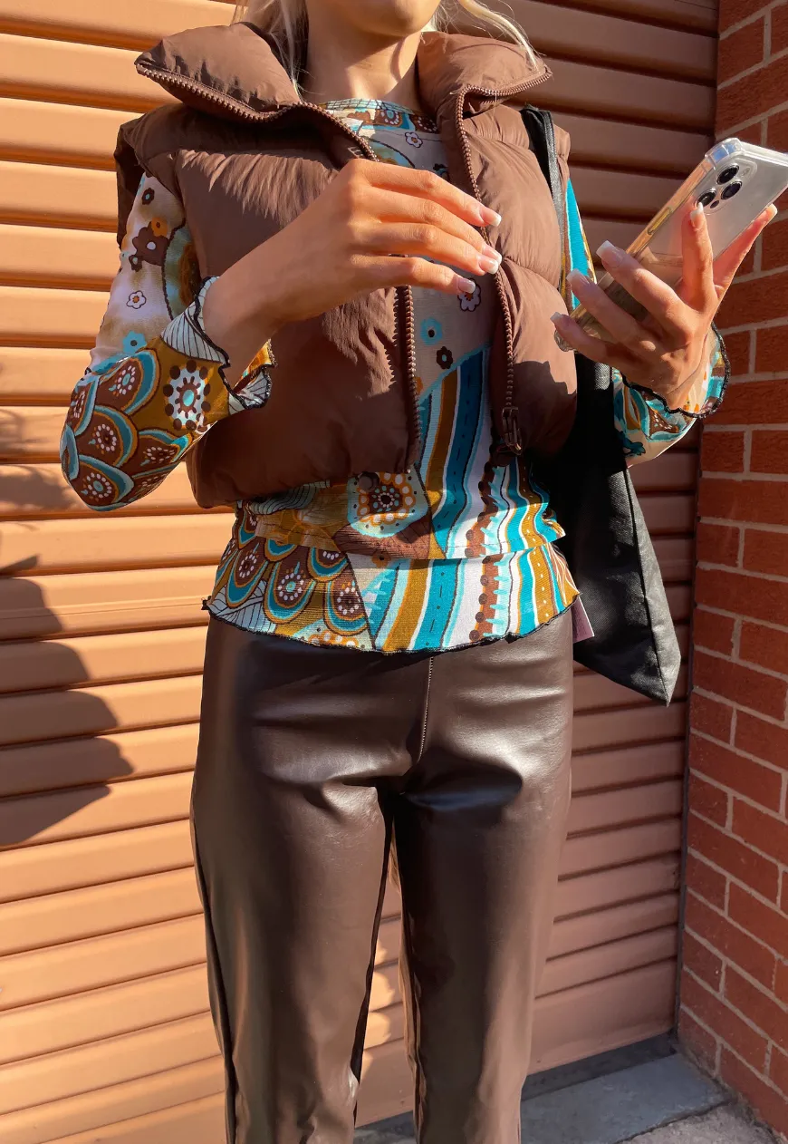 BROWN FLOWER MESH SLEEVED TOP