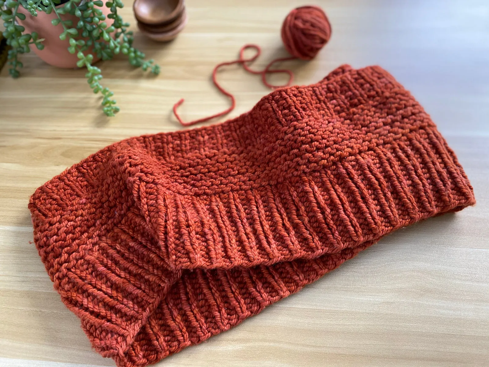 Carmella Infinity Cowl, Elizabeth Smith Knits. Print Knitting Pattern