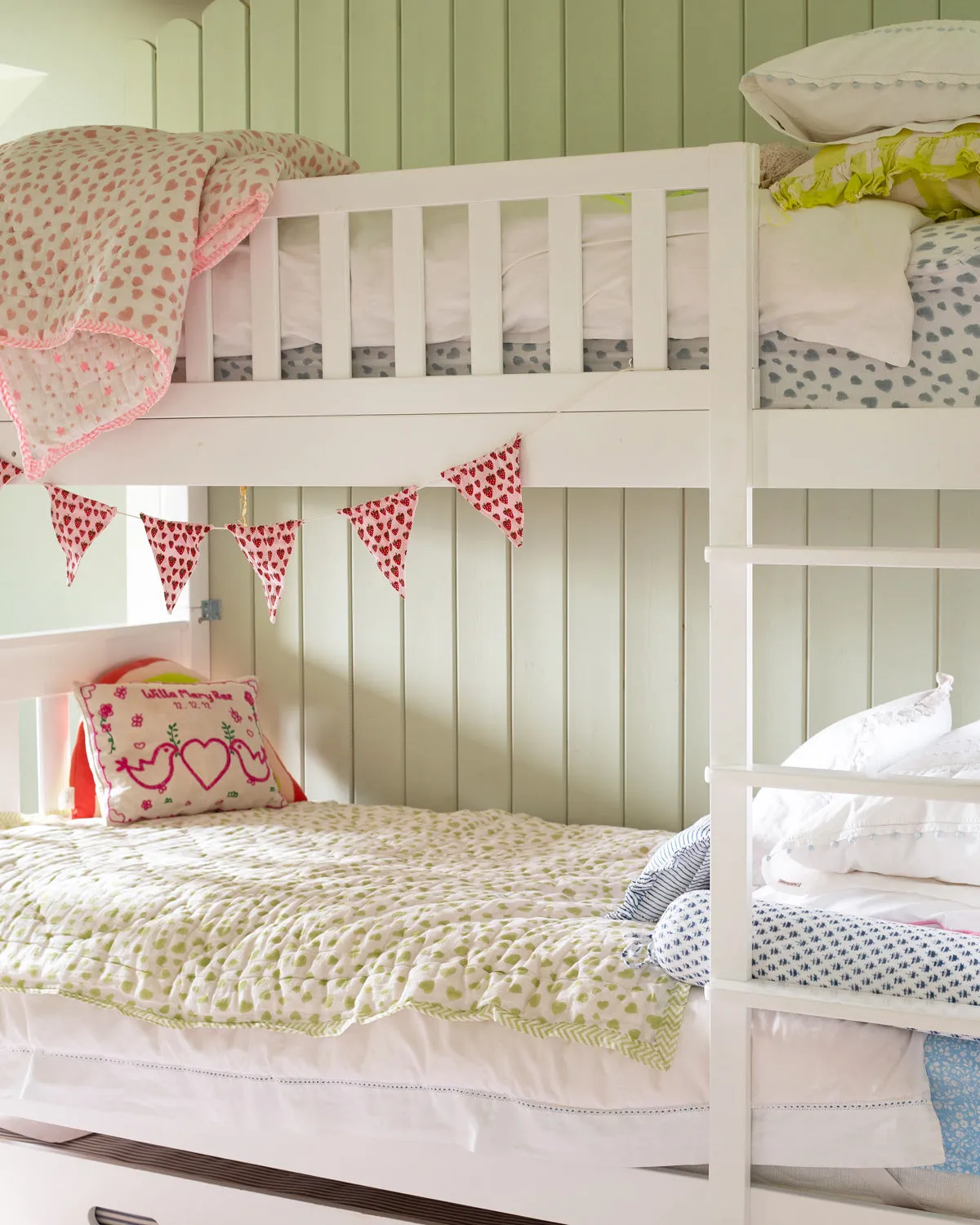 Cosmos Cot Quilt