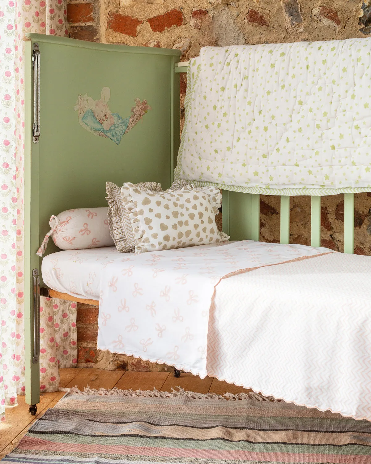 Cosmos Cot Quilt