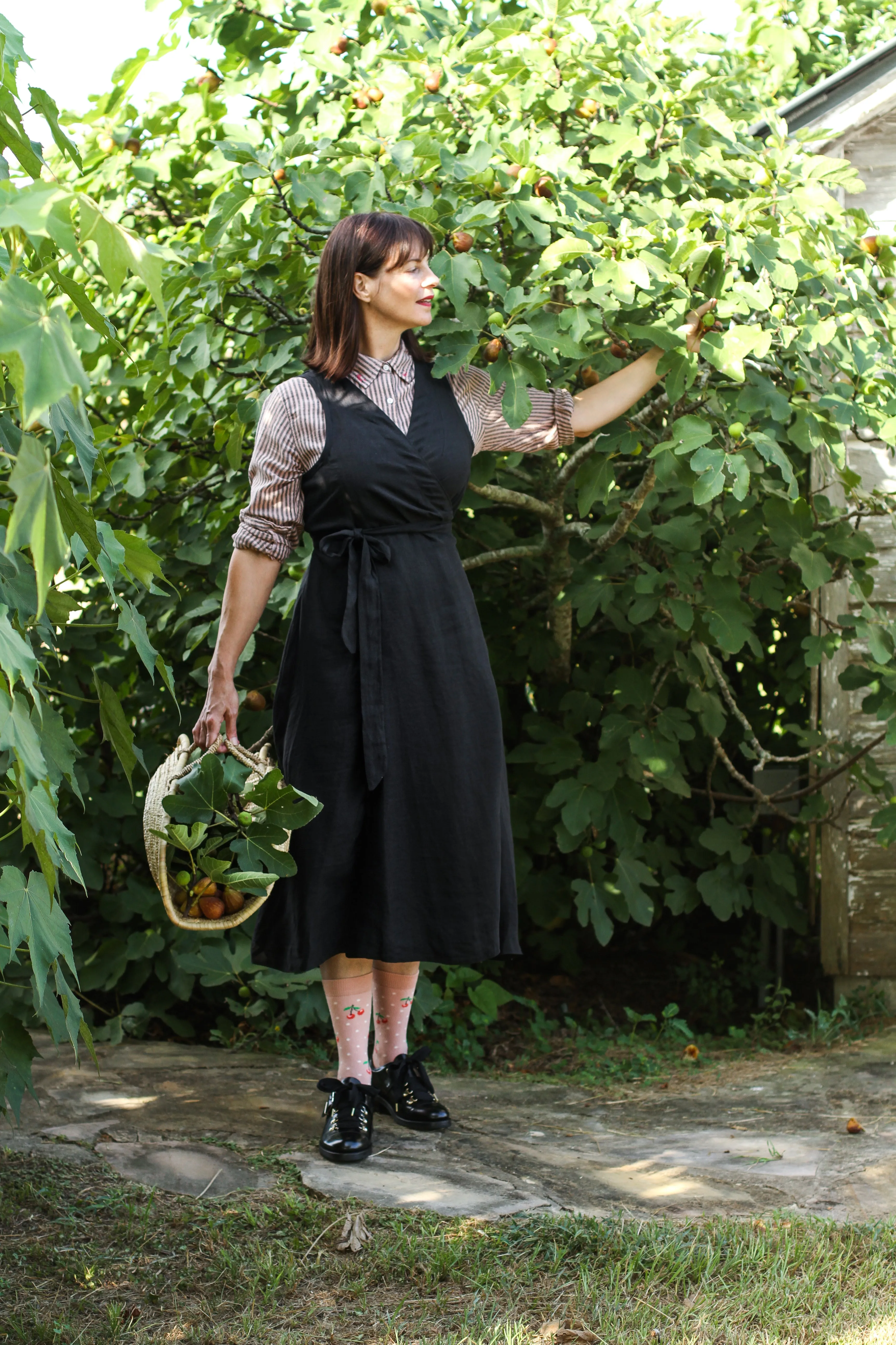 CUISINE APRON DRESS IN BLACK LINEN