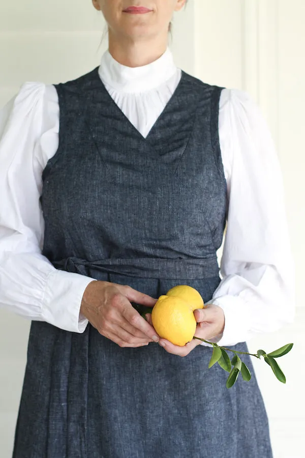 CUISINE APRON DRESS IN INDIGO CHAMBRAY LINEN