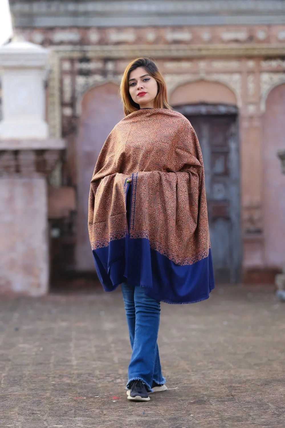 Exotic Navy Blue Colour Embroidered Sozni Shawl Enriched With Beautiful Jaal Pattern Having Paisley And Border