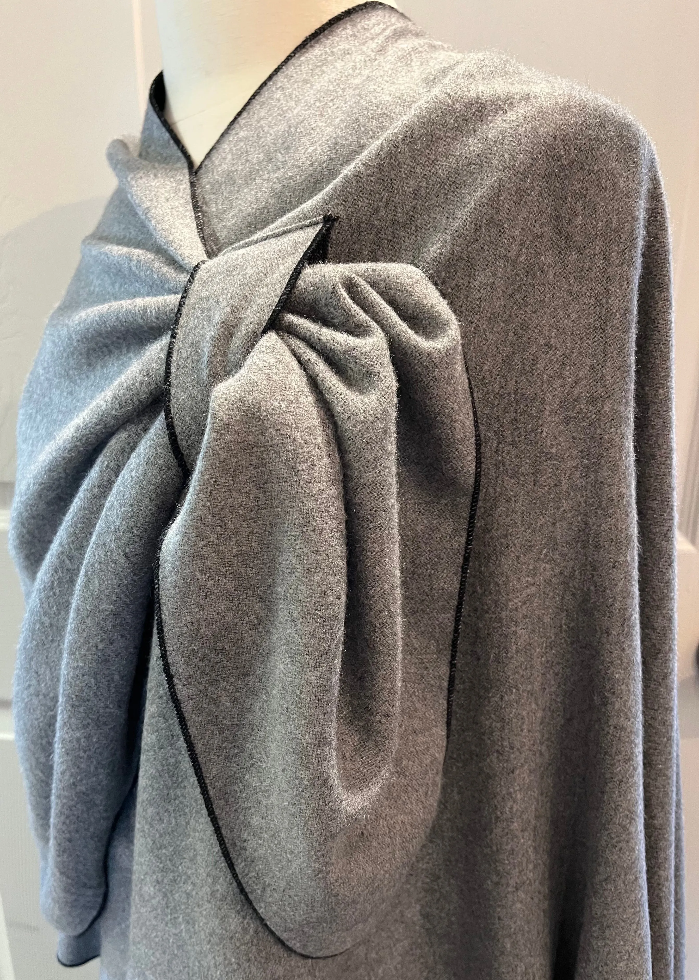 GREY to BLACK Reversible Cashmere Shawl