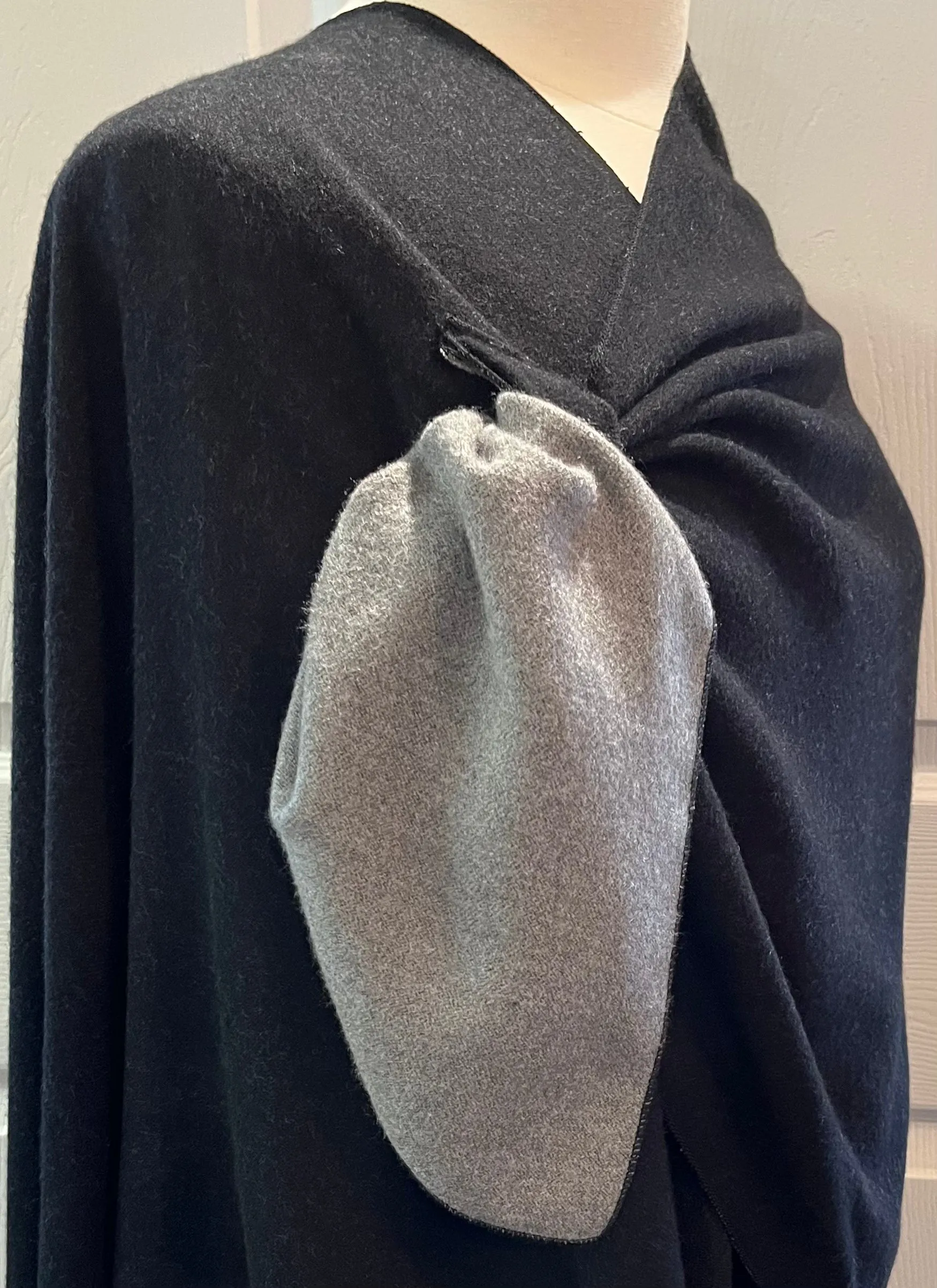 GREY to BLACK Reversible Cashmere Shawl