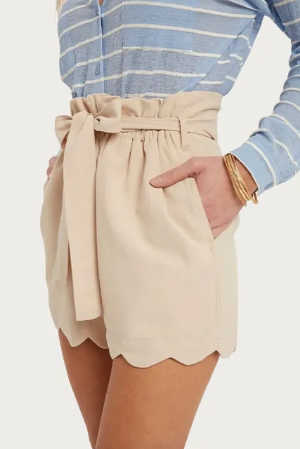 HIGH-WAISTED SCALLOP TRIM SHORTS