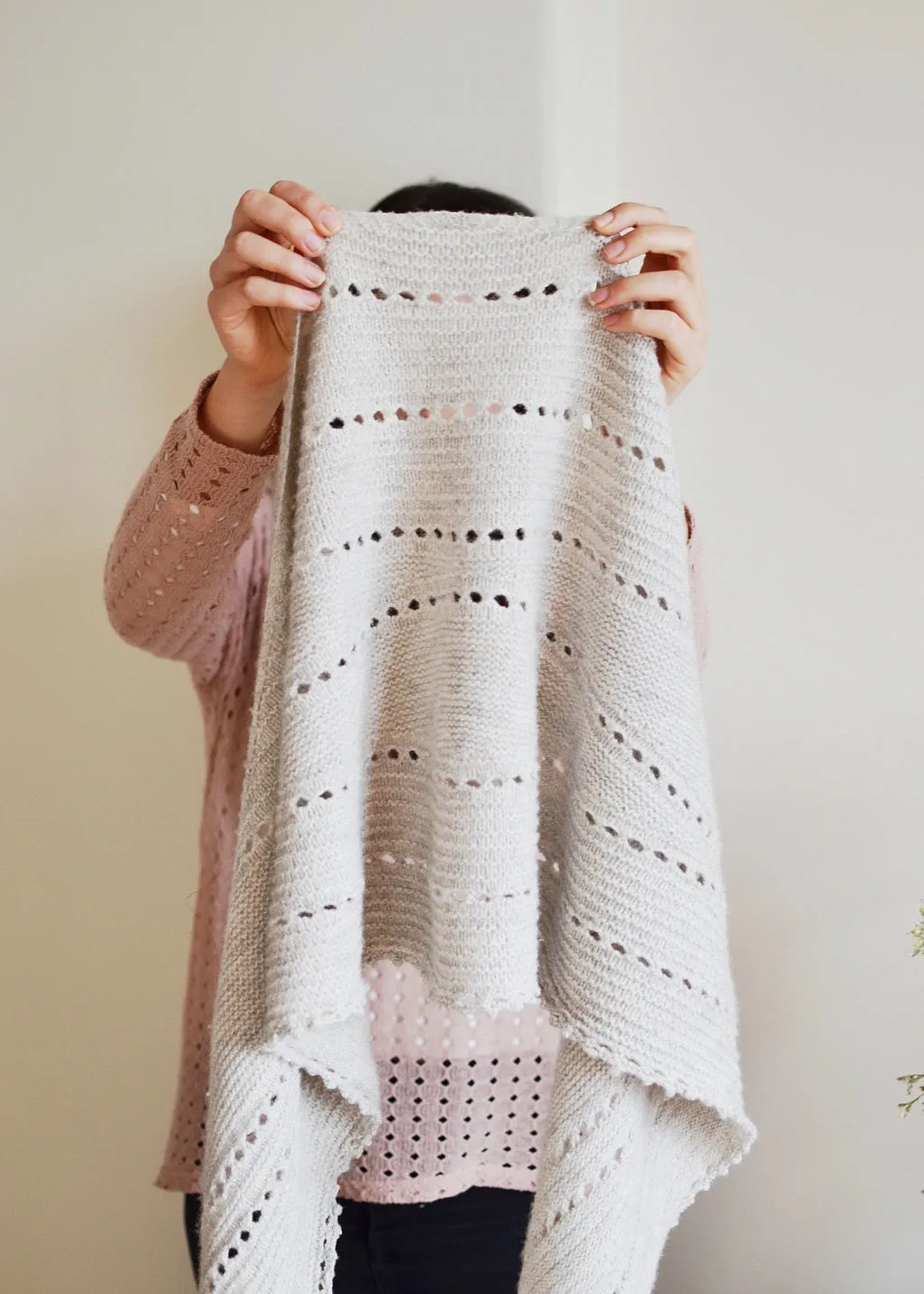 Hollows Shawl, Mandarine's Knitting Pattern