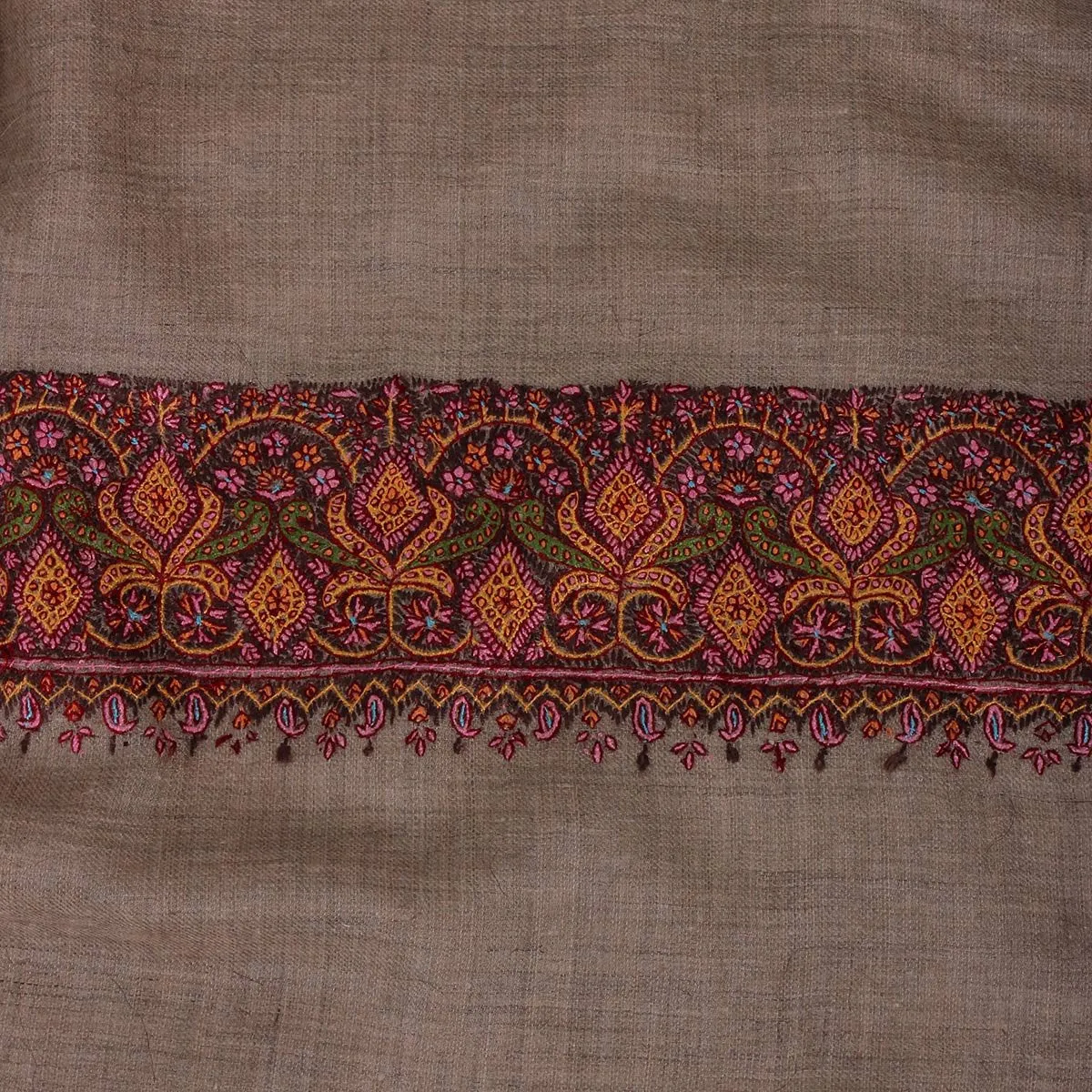 Khudrang Base sozni Embroidered Dordaar Pashmina Shawl