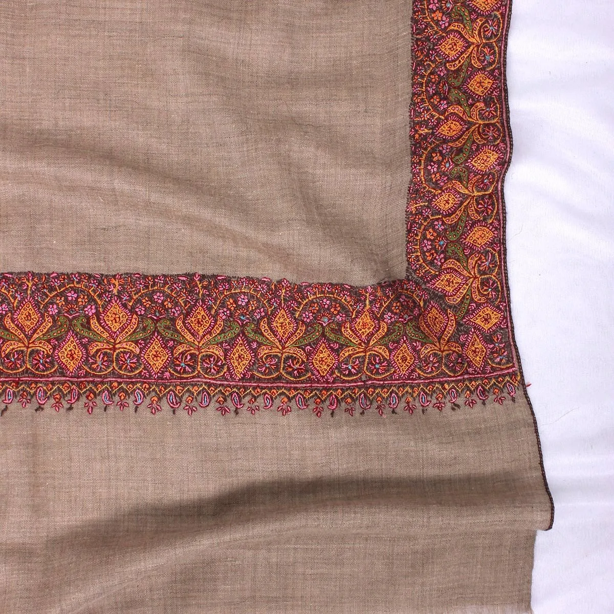 Khudrang Base sozni Embroidered Dordaar Pashmina Shawl
