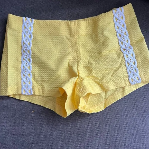 Lilly Pulitzer 8 Liza Sunglow Yellow Shorts Embroidered Back Zip