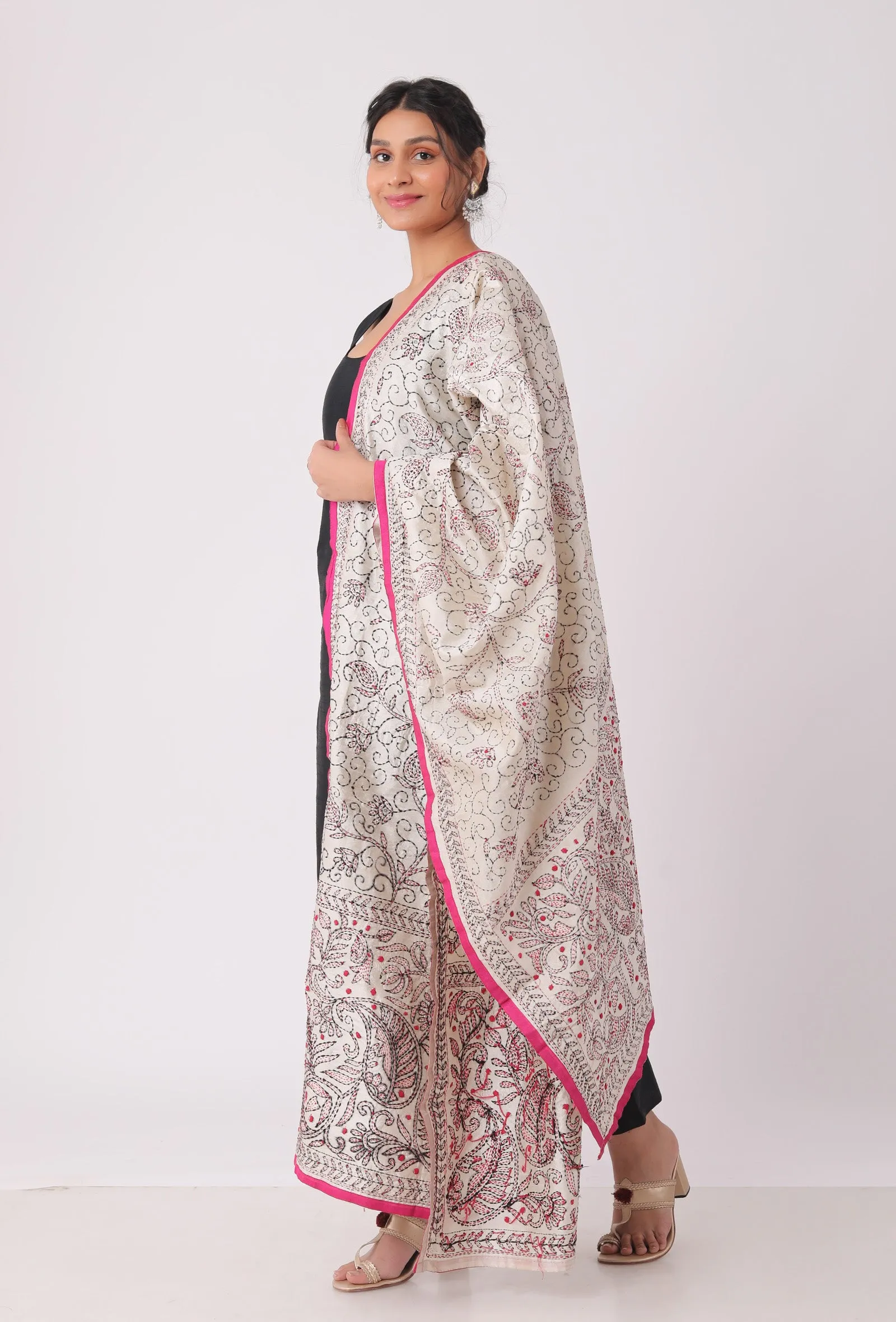 Mitali hand embriodered kantha silk dupatta