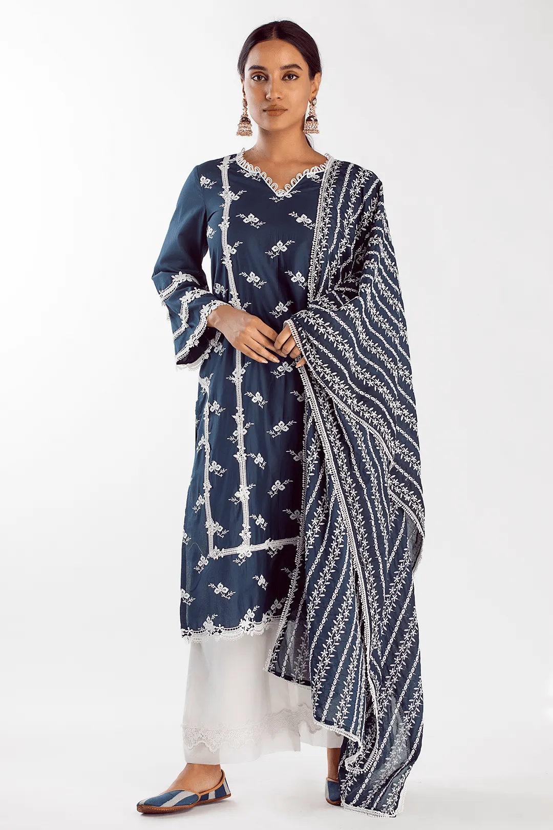 Mulmul Cotton Eternity Navy Kurta With Lace Bell Bottom White