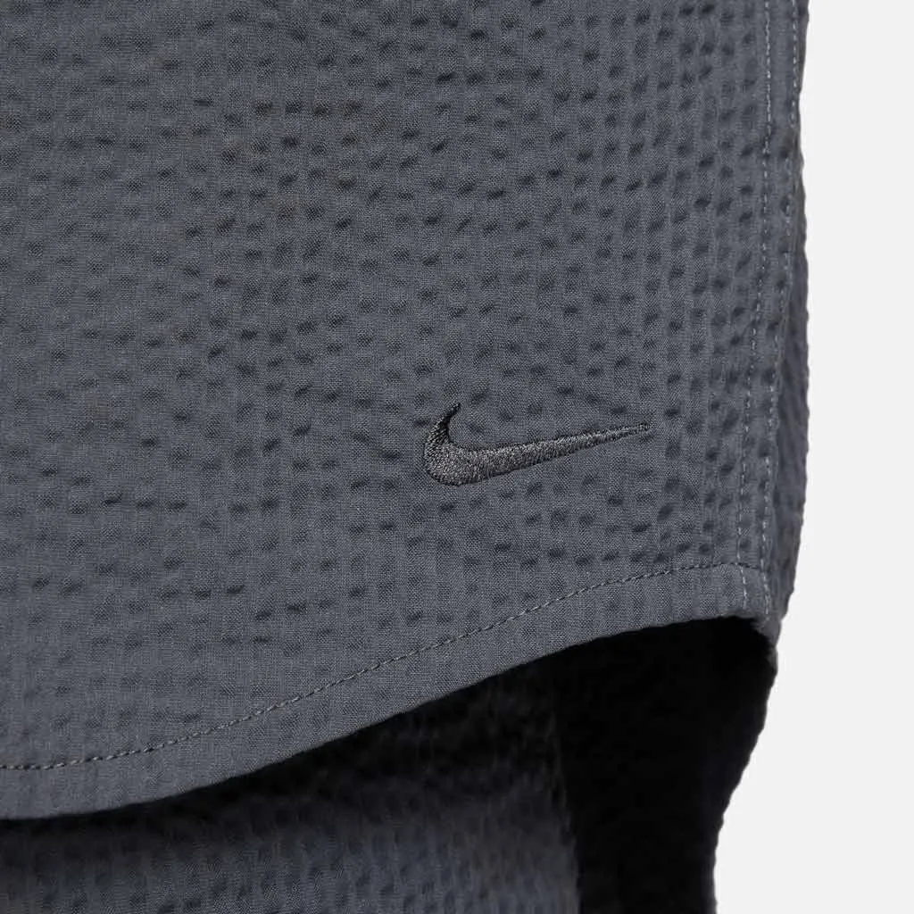 NIKE LIFE S/S SEERSUCKER BUTTON DOWN SHIRT - ANTHRACITE/ANTHRACITE