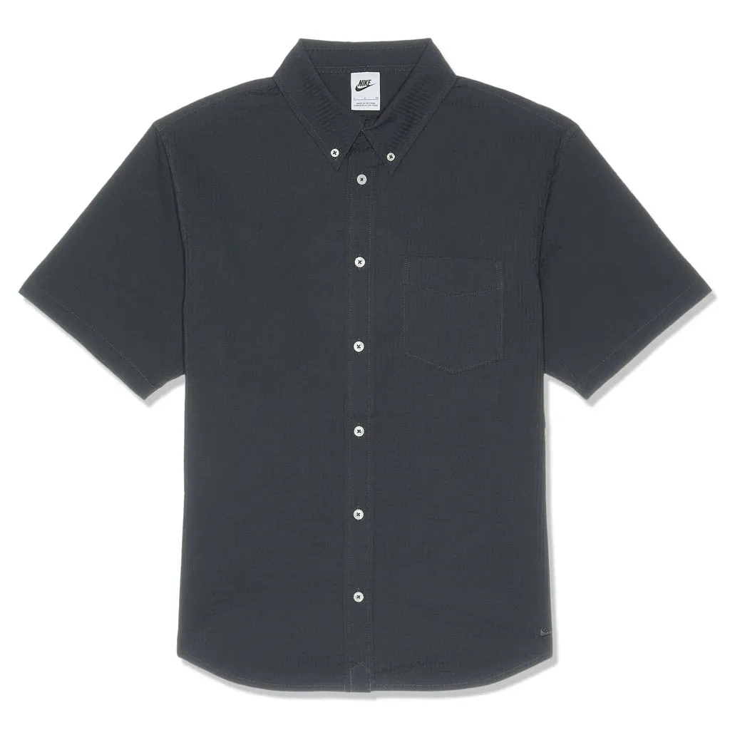 NIKE LIFE S/S SEERSUCKER BUTTON DOWN SHIRT - ANTHRACITE/ANTHRACITE