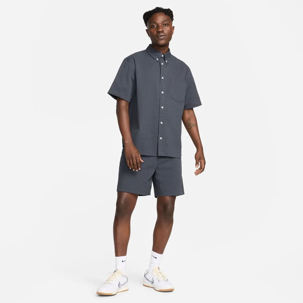 NIKE LIFE S/S SEERSUCKER BUTTON DOWN SHIRT - ANTHRACITE/ANTHRACITE