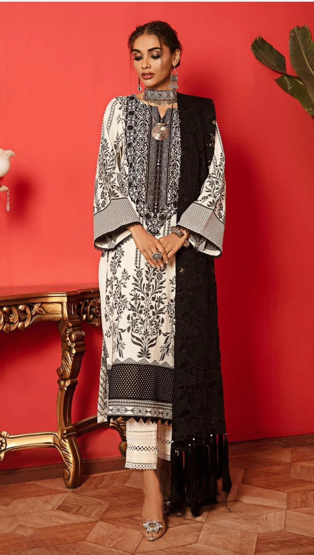 Nureh Leather Jacquard/Palachi Shawl/NJ 13