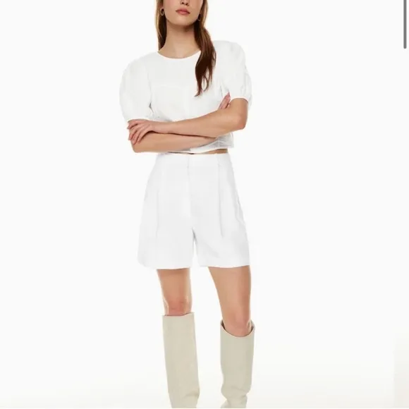 NWT Aritzia Effortless Linen Shorts in Mid Thigh