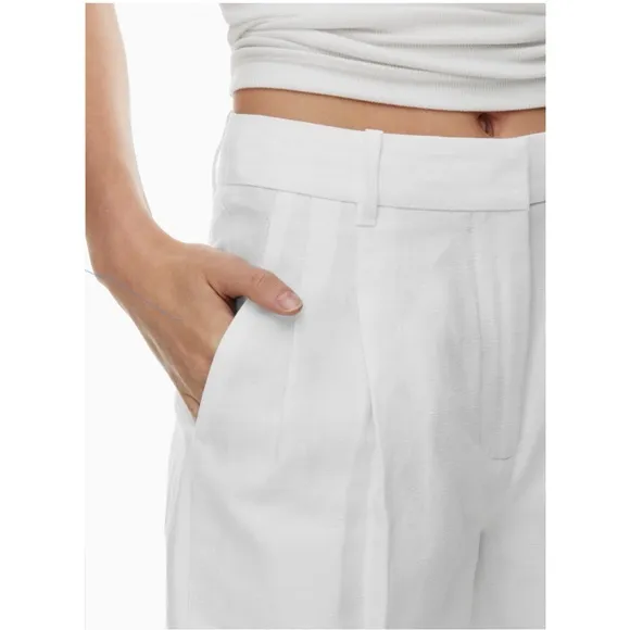 NWT Aritzia Effortless Linen Shorts in Mid Thigh