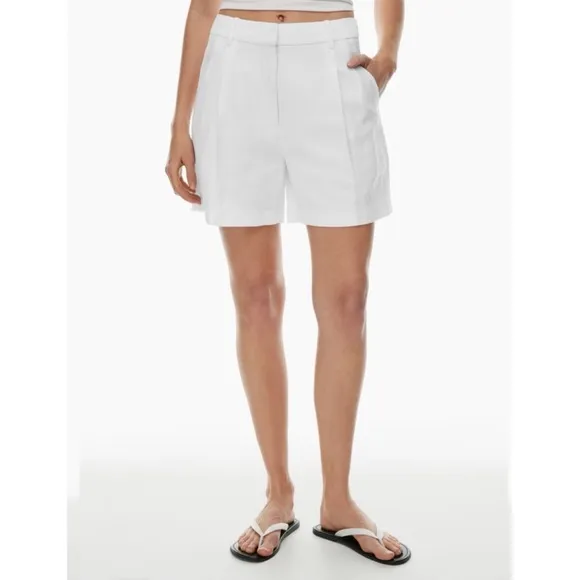 NWT Aritzia Effortless Linen Shorts in Mid Thigh