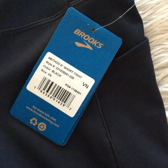 NWT Brooks Method 8” Short Tight