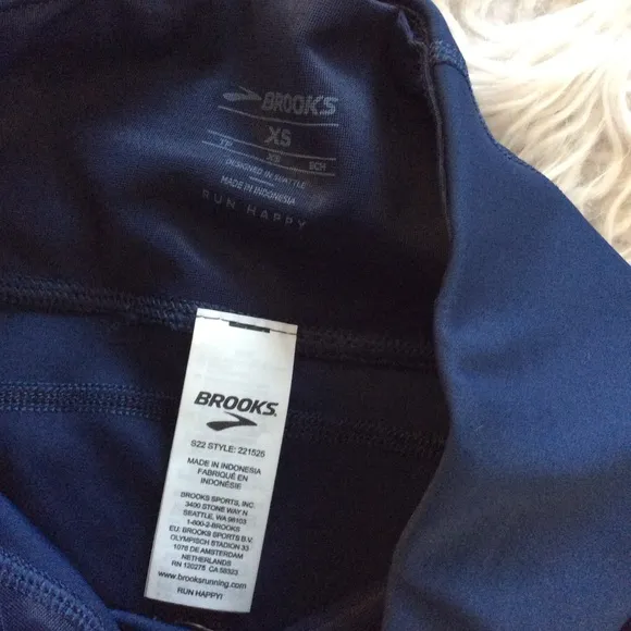 NWT Brooks Method 8” Short Tight