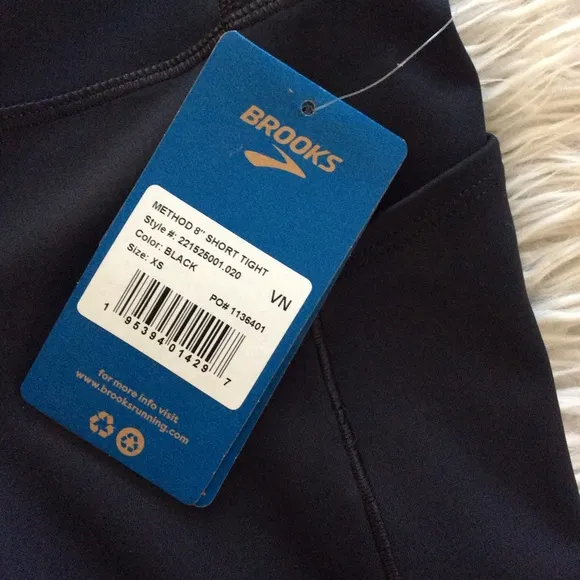 NWT Brooks Method 8” Short Tight
