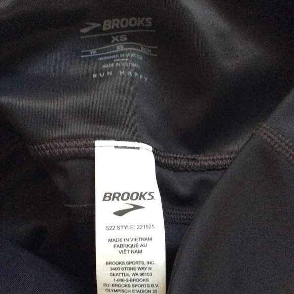 NWT Brooks Method 8” Short Tight