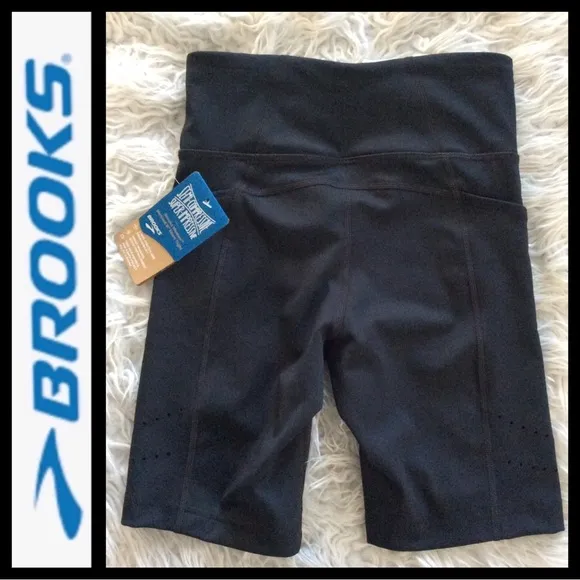 NWT Brooks Method 8” Short Tight
