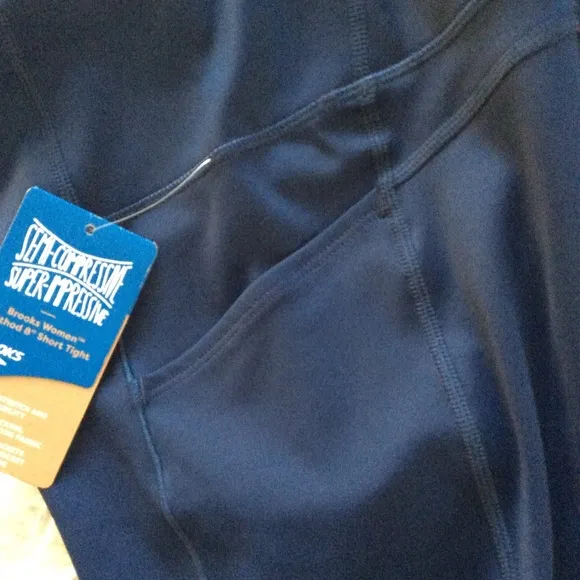 NWT Brooks Method 8” Short Tight