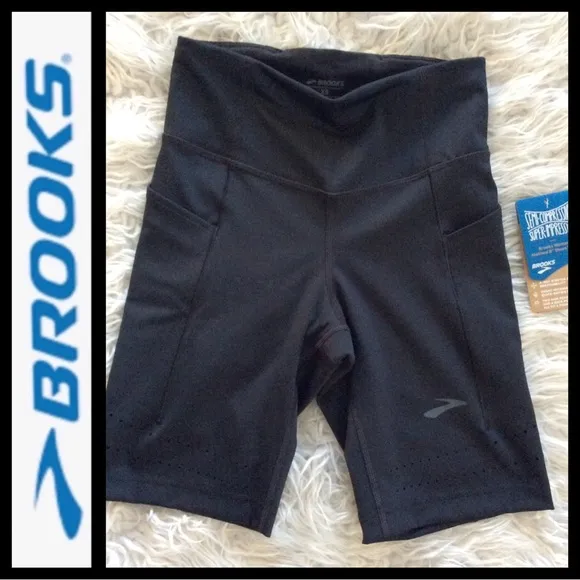 NWT Brooks Method 8” Short Tight